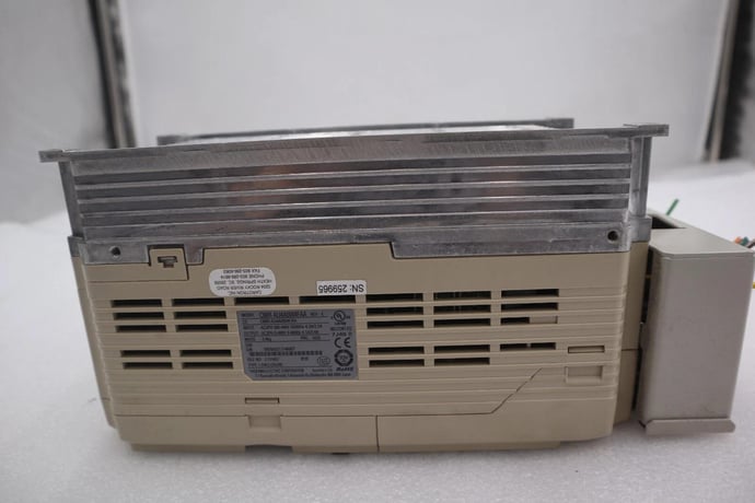 YASKAWA ELECTRIC CIMR-AU4A0004FAA / CIMRAU4A0004FAA REV E VFD DRIVE STOCK 2275-A - Image 3