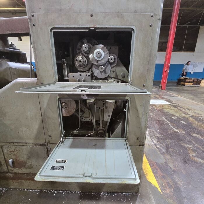 Gleason #106, Hypoid gear generator with helical motion, very good mechanical condition - Image 9
