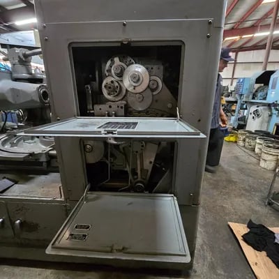 Gleason #106, Hypoid gear generator with helical motion, very good mechanical condition - Image 10