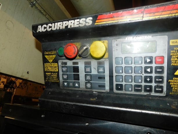60 Ton, Accurpress #7608, CNC hydraulic press brake, ETS 100 CNC ram Control, Automec CNC 150 2-Axis Control - Image 4