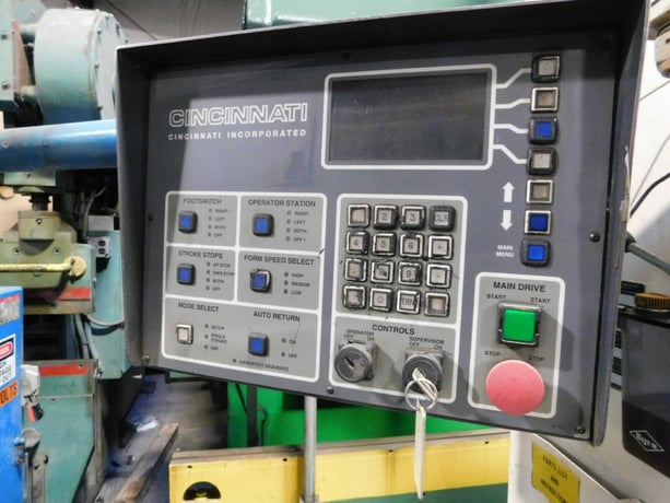90 Ton, Cincinnati #90CBIIx6, press brake, 2-Axis Control, 1998 - Image 6