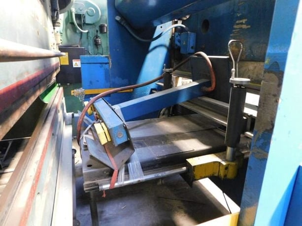 90 Ton, Cincinnati #90CBIIx6, press brake, 2-Axis Control, 1998 - Image 8