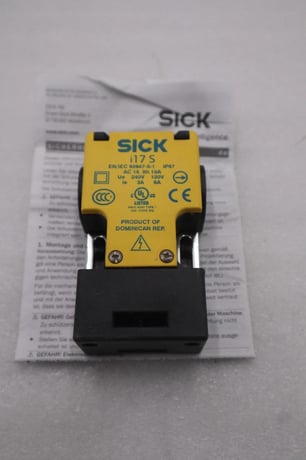 NEW OPEN BOX SICK i17-SA213 Safety Switch STOCK G408A - Image 1