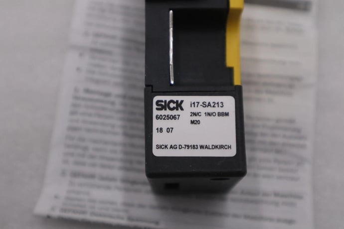 NEW OPEN BOX SICK i17-SA213 Safety Switch STOCK G408A - Image 2
