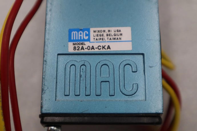 New mac valves 82a-0a-cka pneumatic solenoid valve base manifold stock h1510 - Image 2