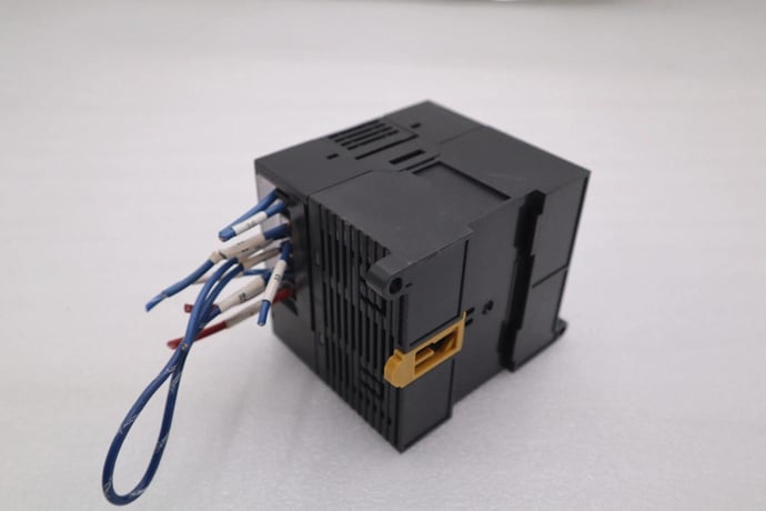 Omron CP1L-L20DR-D CONTROLLER PROGRAMMABLE CPU 12INPUT STOCK 2992C - Image 2