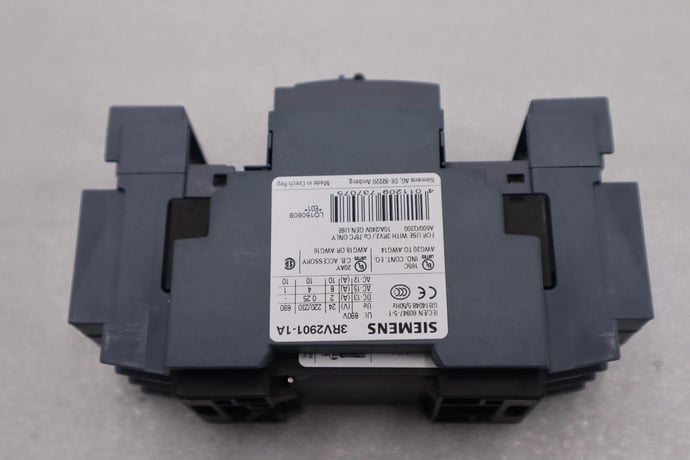 New siemens 3rv2901-1a lateral auxiliary switch 2 pole 1no/1nc stock b-1697 - Image 3