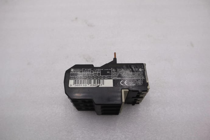 SCHNIDER LR2-D1305 THERMAL OVERLOAD RELAY STOCK #K-3671 - Image 1