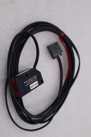 NEW OPEN BOX New Keyence LV-H100 Laser Sensor STOCK L-374-C - Image 1