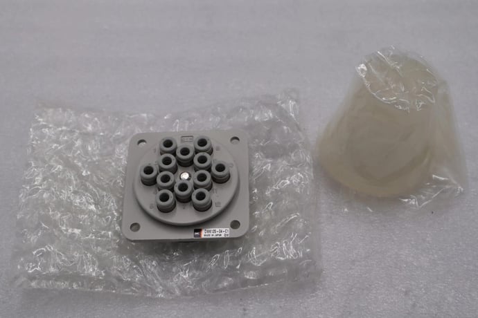 NEW OPEN BOX SMC DMK12S-04-C1 Multi-Connector STOCK B-1598 - Image 1