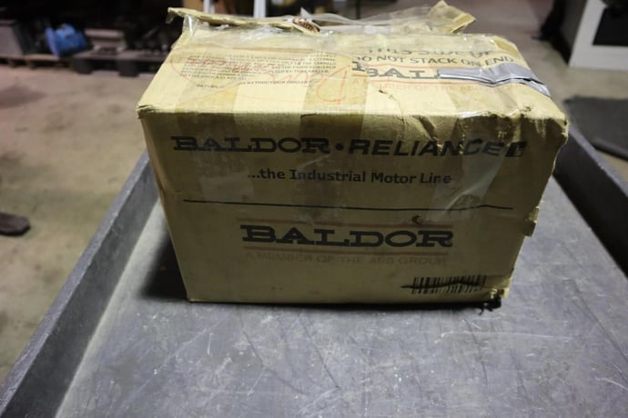 New open box baldor km3003 34-274-895 230/460v 1.3/.65a motor stock s-73 - Image 3