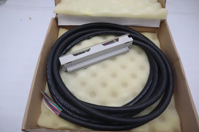 SCHNEIDER ELECTRIC 140XTS10215 / 140XTS10215 (NEW IN BOX) STOCK G673 - Image 2