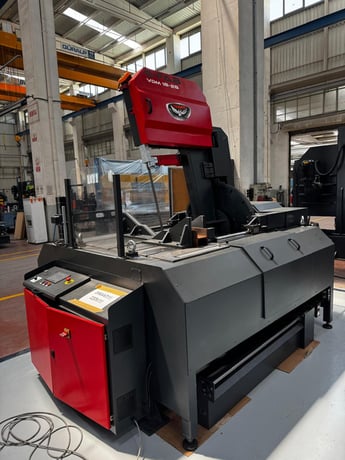 18" x 28" RMT #S-FAB-VSM-18-18, semi automatic vertical double miter bandsaw, 49-349 FPM, 5.4 HP, 1.3" x - Image 2