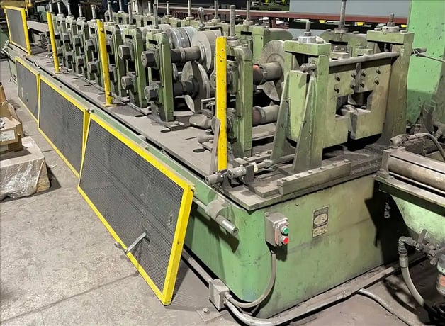9 Stand, Yoder, rollformer, 3" arbor diameter, 26" roll space, 18" horizontal centers, 5.5"-10"vertical adj - Image 1