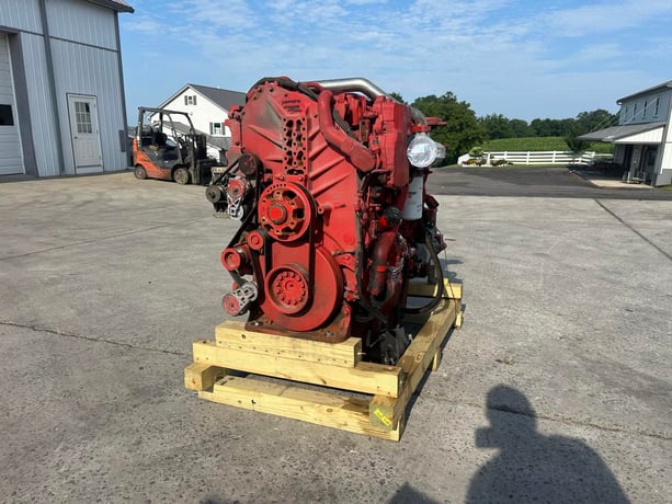 525 HP Model QSX15, industrial engine takeout of air compressor, Tier 4, 6150 hours, 2013 - Image 2