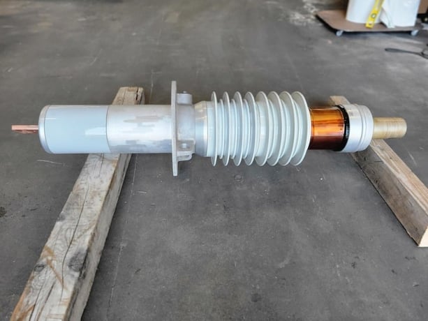 46 KV, ABB, 046W5000BB, 5000 amp transformer bushing type O Plus C, 250 BIL/LIL, 2013 - Image 10
