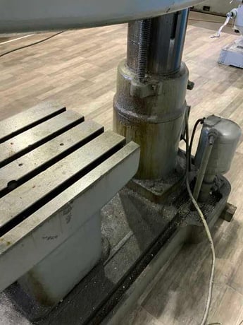 3' -9" Cincinnati Bickford, column radial drill, box drill table, power elevation, coolant, 3 HP - Image 2