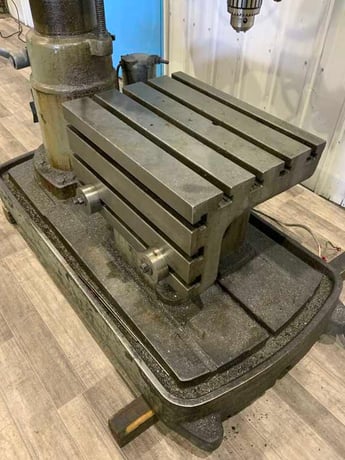 3' -9" Cincinnati Bickford, column radial drill, box drill table, power elevation, coolant, 3 HP - Image 4