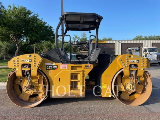 Caterpillar CB15, Vibratory Single Drum Pad, 2543 hours, S/N: M9400166, 2019 - Image 1