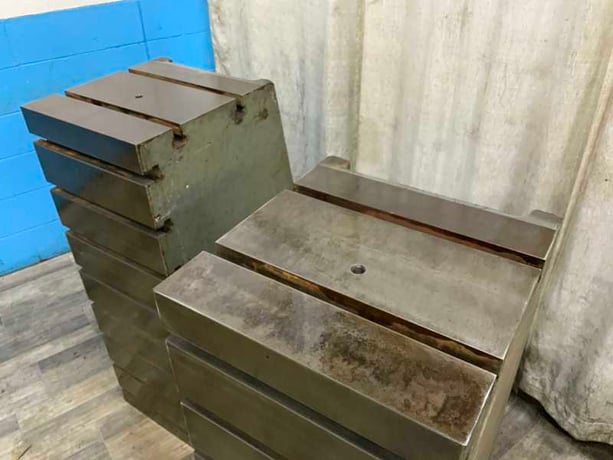 18-1/2' " x 48" x 28" T-slotted angle plates, cast iron, pair - Image 5