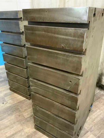 18-1/2' " x 48" x 28" T-slotted angle plates, cast iron, pair - Image 6