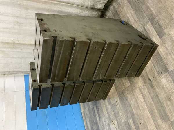 18-1/2' " x 48" x 28" T-slotted angle plates, cast iron, pair - Image 10