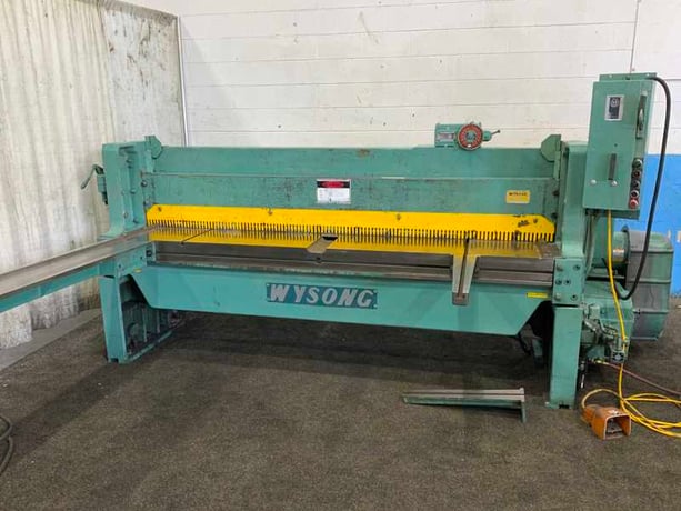10 gauge x 8' Wysong #1096, power squaring shear, 24" front operated back gauge, 12 hold downs, 88" squaring - Image 2