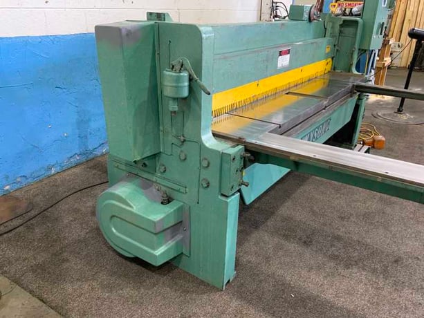 10 gauge x 8' Wysong #1096, power squaring shear, 24" front operated back gauge, 12 hold downs, 88" squaring - Image 6