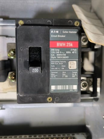 200 Amps, Cutler Hammer, MHM200P, Meter Socket, 120/240 Volts, Ringless Pedestal, 10 Space, unused - Image 7