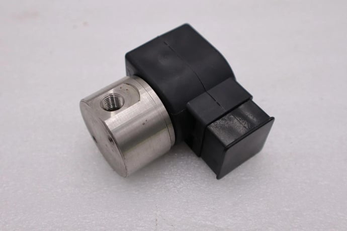 Parker 71216sn1gl00n0d100c2 24vdc psi 500 1/16 10watts stock h1329a - Image 2