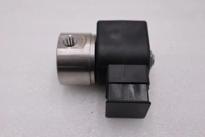 Parker 71216sn1gl00n0d100c2 24vdc psi 500 1/16 10watts stock h1329a - Image 4