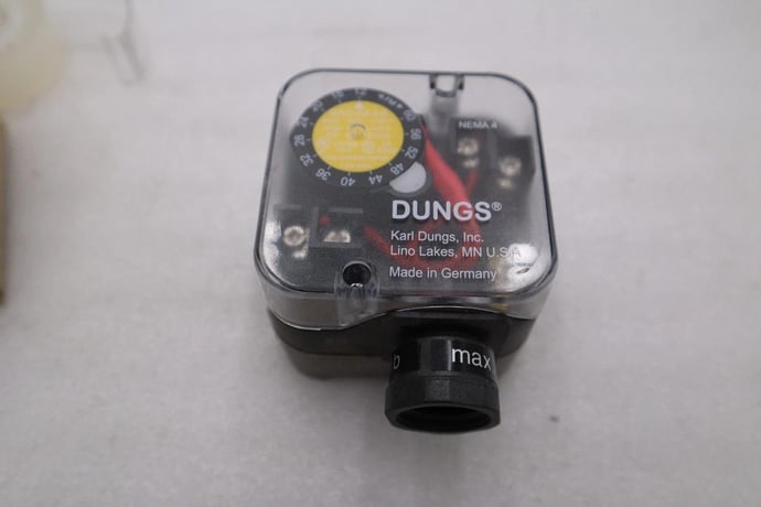Dungs 217-093a gao-a4-4-6 combustion controls gas pressure switch stk h563a - Image 2