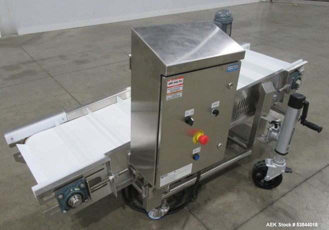18.5" Wide x 6' AGI, Mobile Inclined Conveyor, Stainless Steel frame, on casters, 2022 - Image 3
