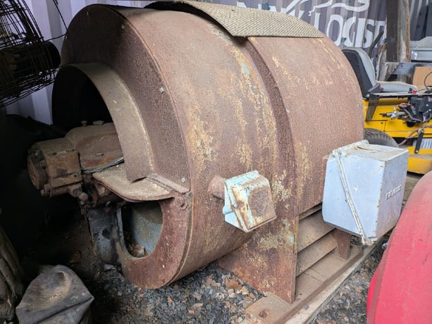 350 HP 450 RPM Westinghouse synchronous motor, 2300 Volts - Image 1