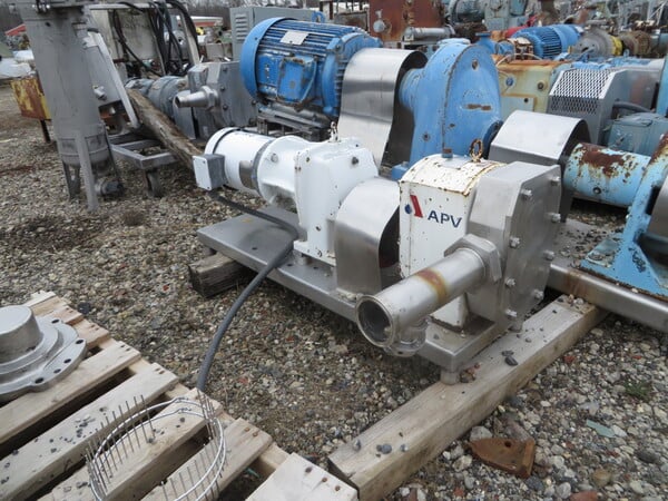 APV Crepaco, Sanitary Positive Displacement Rotary Pump, Stainless Steel, 3" threaded Inlet, 2.5" Open - Image 1
