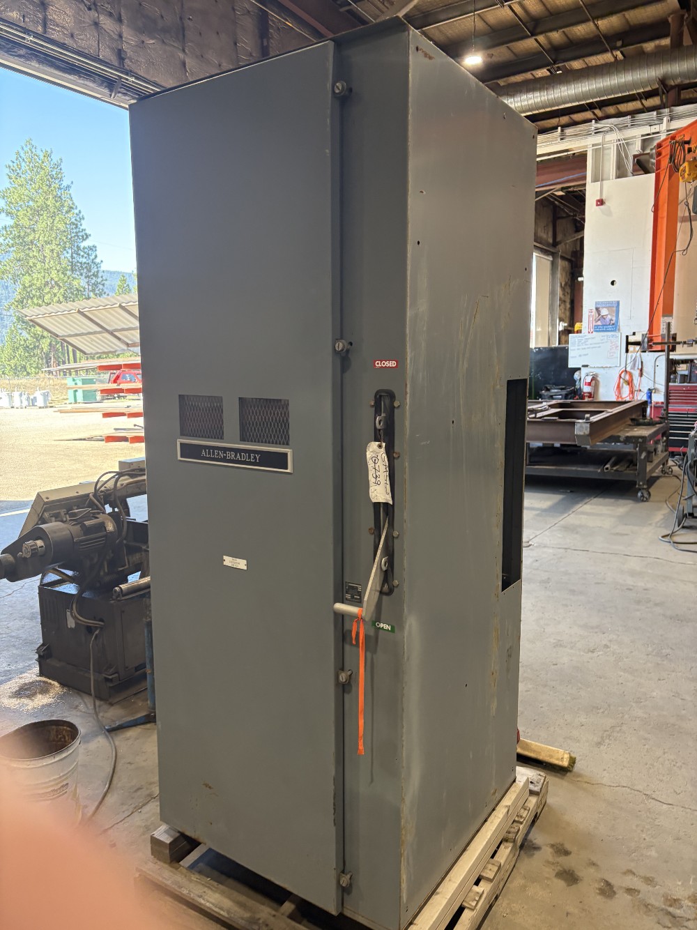 600 Amp. Allen-Bradley, 5 KV, 3 phase, Fused Indoor Loadbreak Switch - Image 1