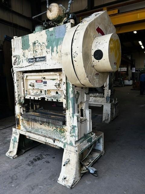 30 Ton, Minster #P2-30-36, straight side double crank, 2" stroke, 10.5" Shut Height, 400 SPM, 19" x36"bed - Image 3