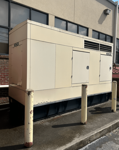 180 KW Kohler, diesel generator with day tank, sound attenuated enclosure, low hours - Image 2