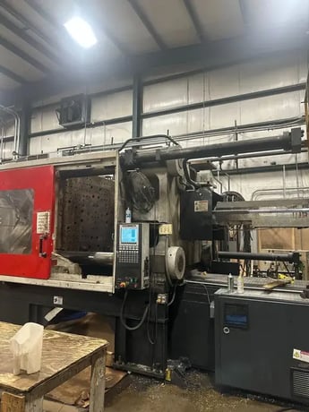 880 Ton, 116 oz., Milacron #MM-880-116, horizontal plastic injection molder, 9.8" ejection stroke, 55.1" x - Image 2