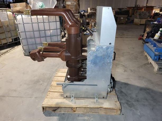 1250 Amps, Schneider Electric, SF2 250mm, circiut breaker, 36 KV, 170 KV, 31.5 KA, new surplus, 2010 - Image 8