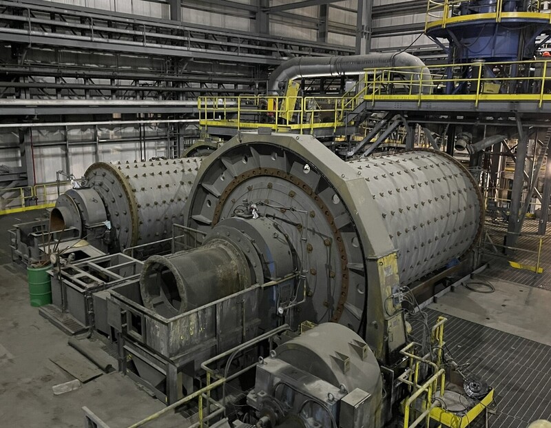 11'6" x 22' Metso, horizontal ball mill with 1100 KW Weg motor, 3" max ball size, rubber liner assembly - Image 5
