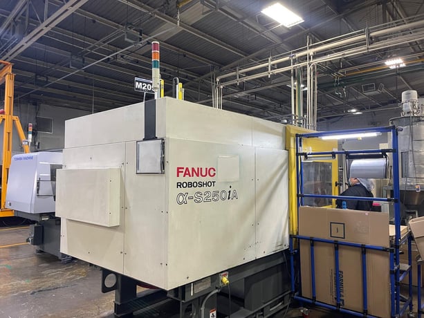 275 Ton, 14.6 oz., Milacron Fanuc #Roboshop-S2000I-275B-416G, electric injection molding machine, 2015 - Image 2