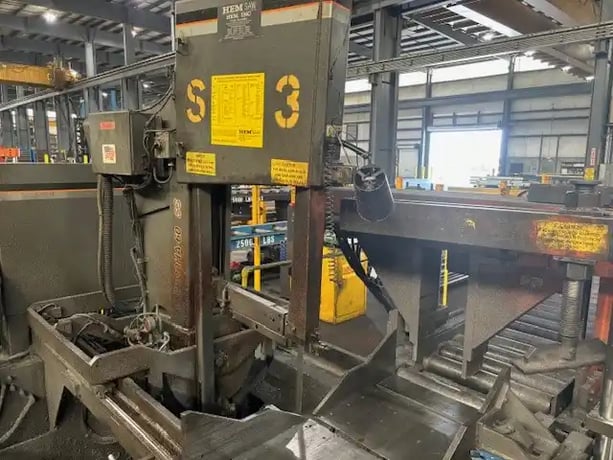 18" x 24" Hem #VT120HA-60 Smart saw automatic vertical band saw with mitering, 16' 6" x 1.25" x .42"blade - Image 1