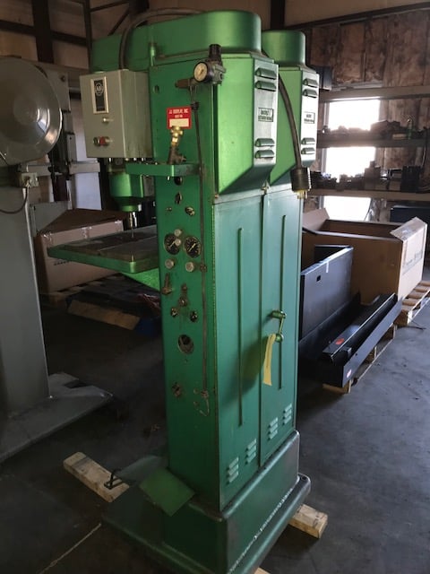 Snow #1-UD, Tapping Machine, Vertical 2-Spindle, 10.4" x 18" Table, #10 to 0.25" Tapping capacity, 1/3 HP - Image 4