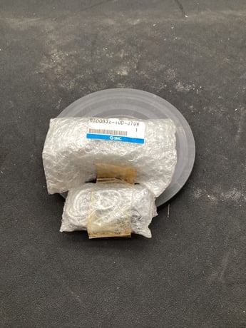 Smc Pneumatics Smc rsdqb32-10d-j79w compact stopper cylinder 32mm bore 10mm stroke new - Image 2