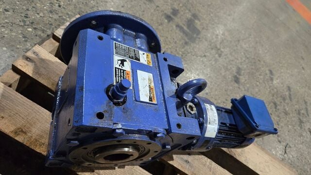 SUMITOM HP RPM TCFXHP 1P4 3Phase Induction Motor USED - Image 4