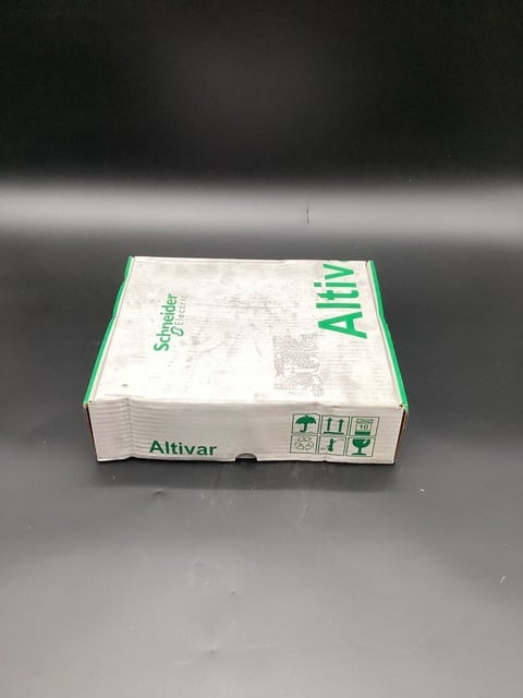 SCHNEIDER ELECTRIC ATV320U04N4B Frequency Converter NEW - Image 3