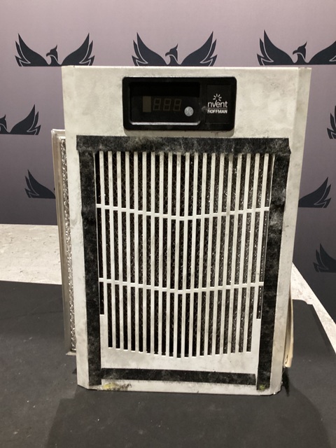 Nvent hoffman n170226g010 enclosure air conditioner used - Image 2