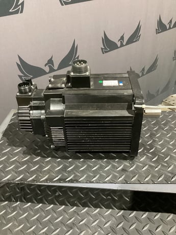 Yaskawa sgmgh-44a2a-yr18 4.4 kw ac servo motor 200v used - Image 1