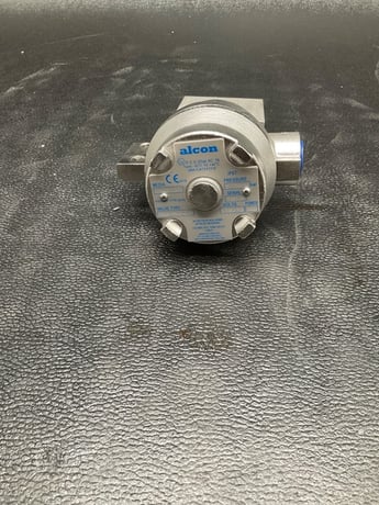 Alcon 33d31z5a3-6j259 solenoid valve 3/2 way ss 24vdc new - Image 3